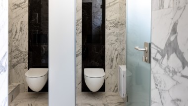 Az Acanto fürdőszobai termékcsalád WC-kerámiái (© Chemnitzi Operaház / Nasser Hashemi)